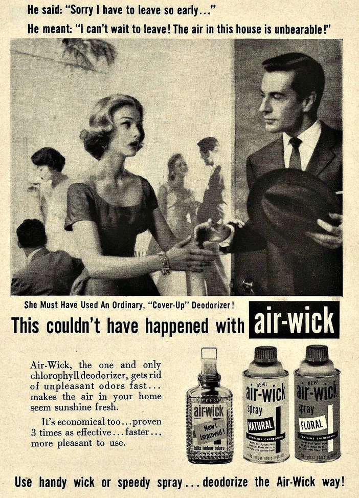 Publicité imprimée Air Wick de 1957 montrant un homme et une femme dans un salon avec des produits diffusants d'huiles essentielles.