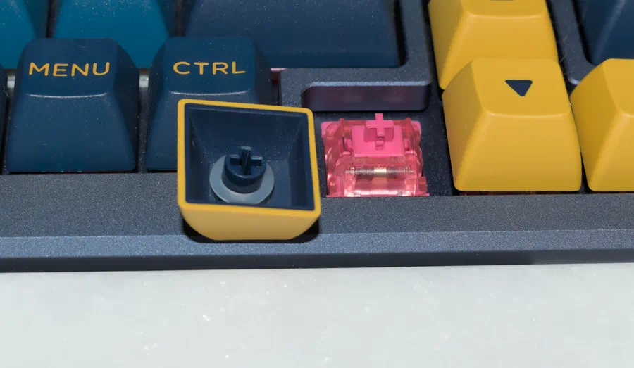 Un onion-ring sur le keycap de la touche fléchée gauche