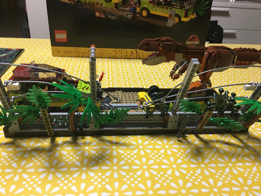 La scène, vue de dos. On regrettera - ou pas - une végétation peu luxuriante. 6NOciV