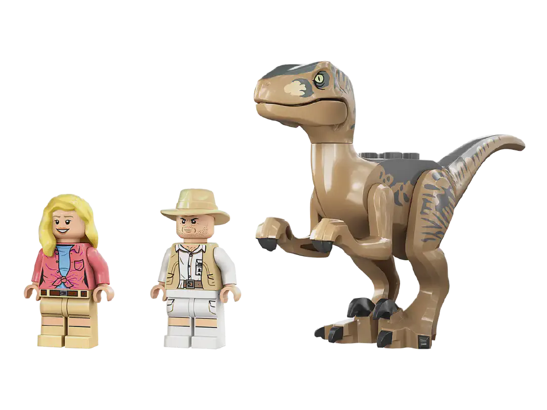 Les minifigs d'Ellie Sattler et de Robert Muldoon, aux côtés du *Velociraptor* inclus dans la boîte. © LEGO® CF5fKE