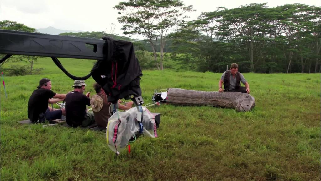 Les marionnettistes de *Jurassic World* aux commandes de l'*Apatosaurus* FBikLc