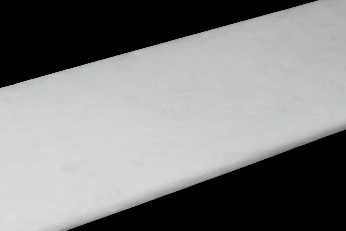 Détail du repose-poignet, mais mes compétences en photographie m'empêchent de vous montrer toutes les nuances de couleurs et d'irisations... FULh6c