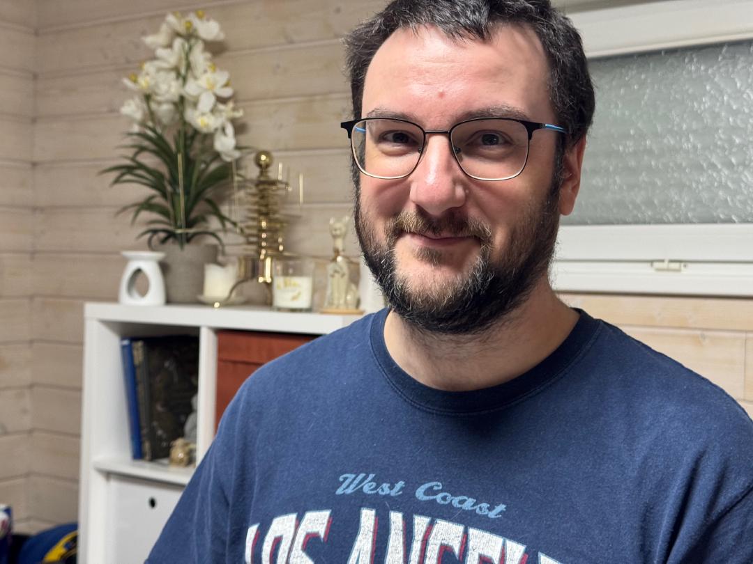 Moi, après déballage de mon microscope Moi, après déballage de mon microscope