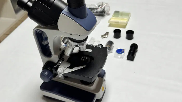 Image de couverture pour Découverte de mon premier microscope