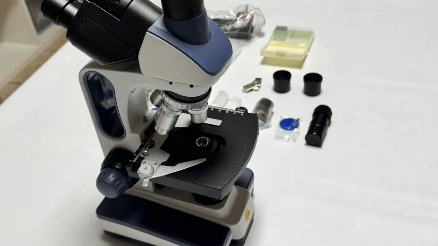 Image de couverture pour Découverte de mon premier microscope