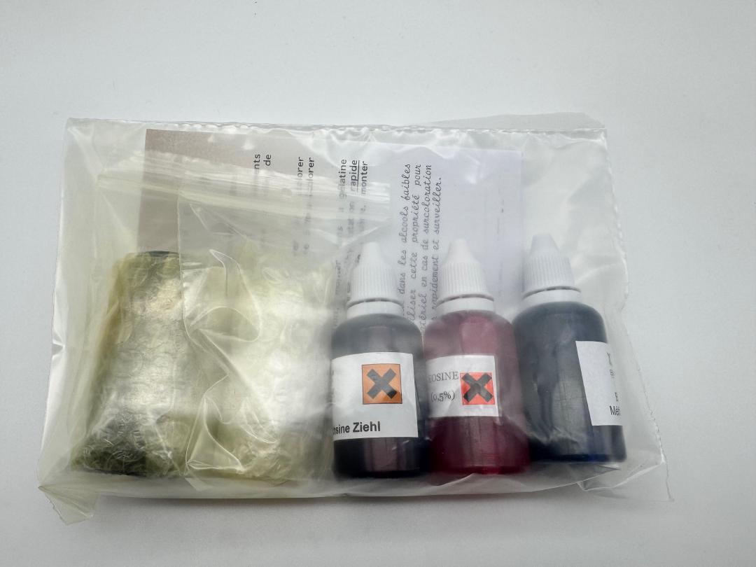 Assortiment de produits chimiques IMG_0833